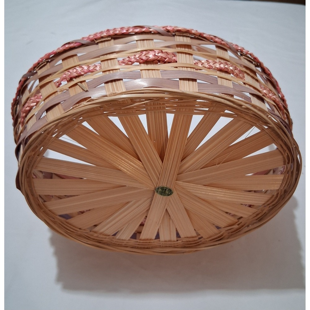 Two vintage woven bamboo baskets with‎ tall handles and pink accenting. - Picture 4 of 9